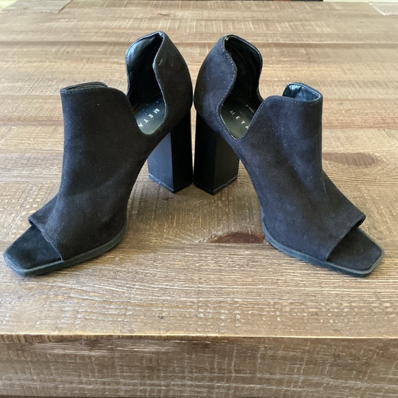 Metaphor Women's Black Heeled Ankle Boots - Picture 2 of 6